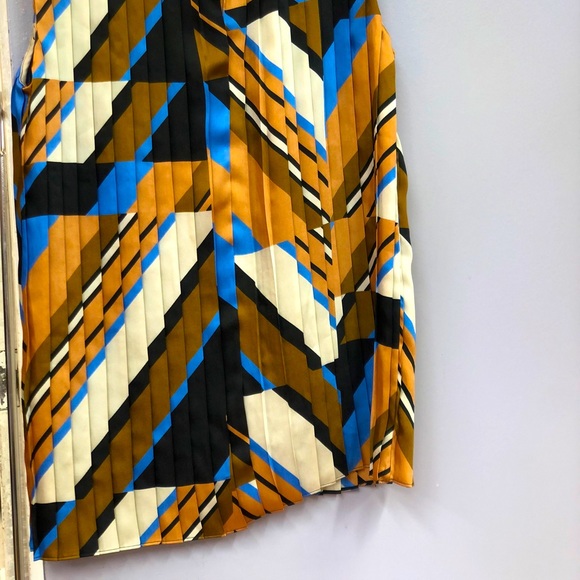 MASSIMO DUTTI .SLEEVELESS‎ PLEATED TOP.               Good condition . - Picture 2 of 4